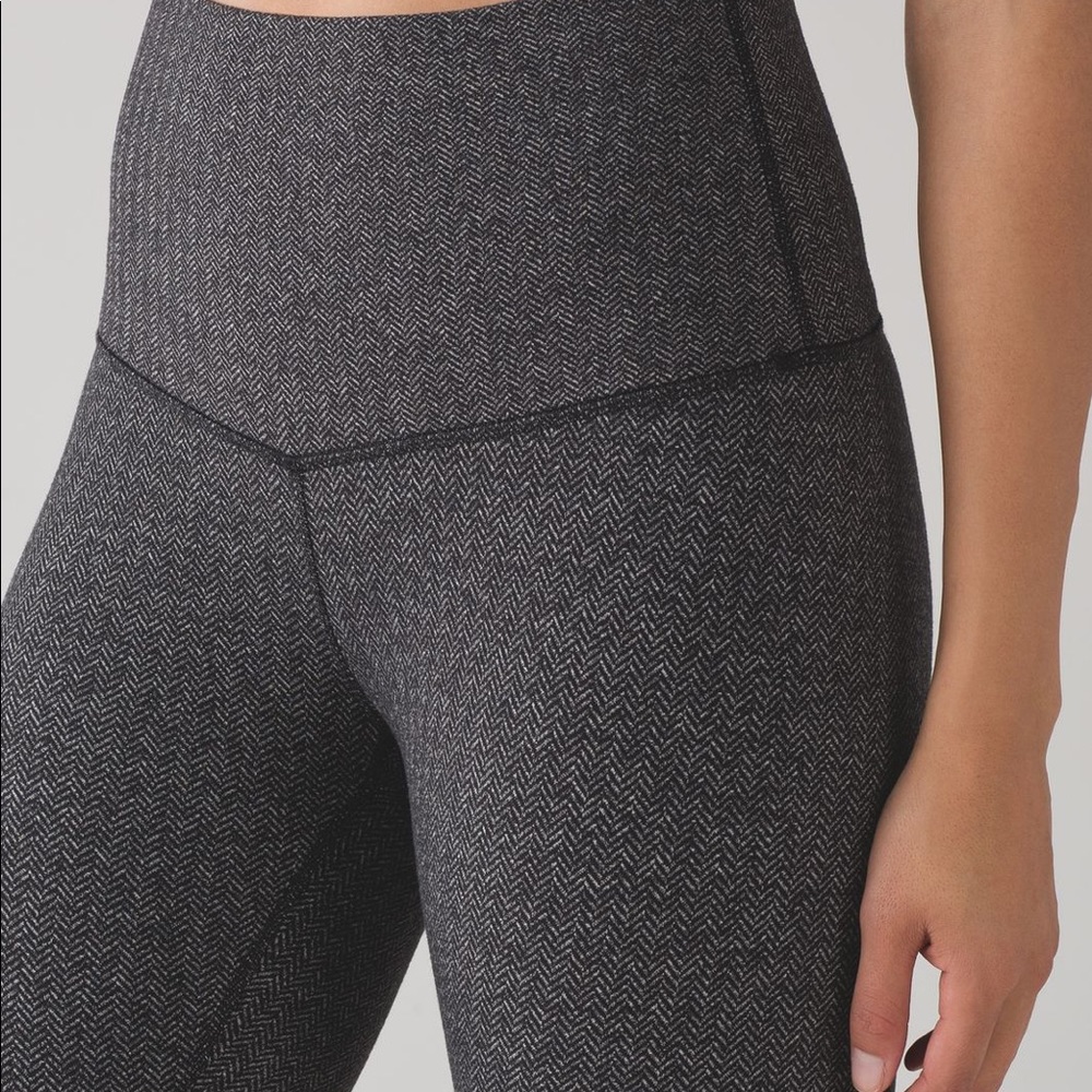 size 10 lululemon wunder under high rise pants -heather herringbone 🍋
